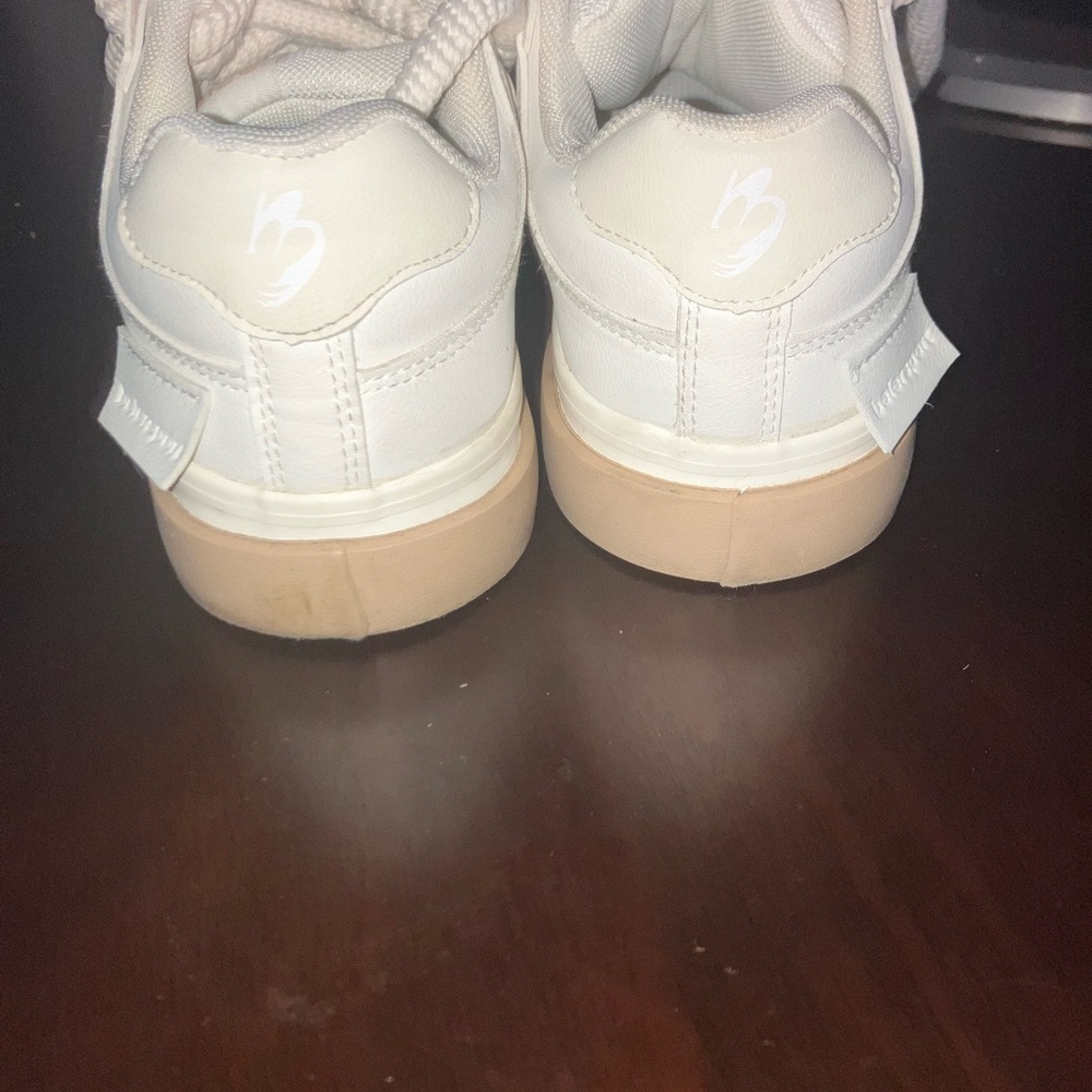 Beier shoes with rope shoe laces - and comes with a extra pair of regular laces